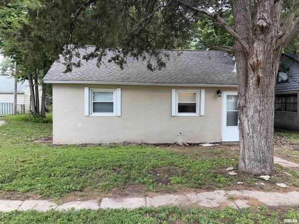 813 N 11TH Street, Pekin, IL 61554