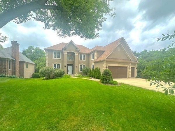 670 Leslie Court , Carol Stream, IL 60188