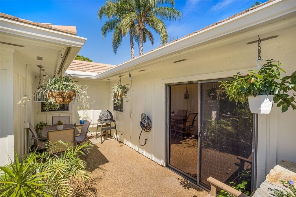 129 Prestwick Circle, Vero Beach, FL 32967 Photo