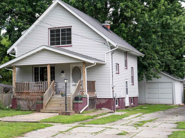 992 E LOSEY Street, Galesburg, IL 61401