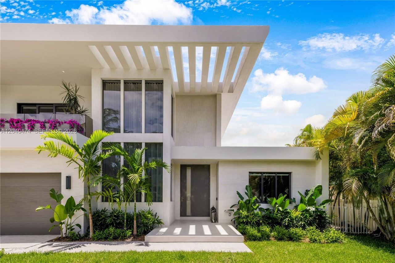 1008 NE 114th St , Biscayne Park, FL 33161 Photo