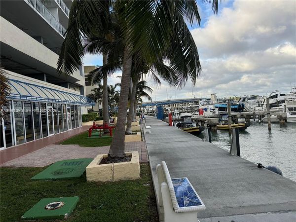 7601 E Treasure Dr , Unit CU-9a, North Bay Village, FL 33141