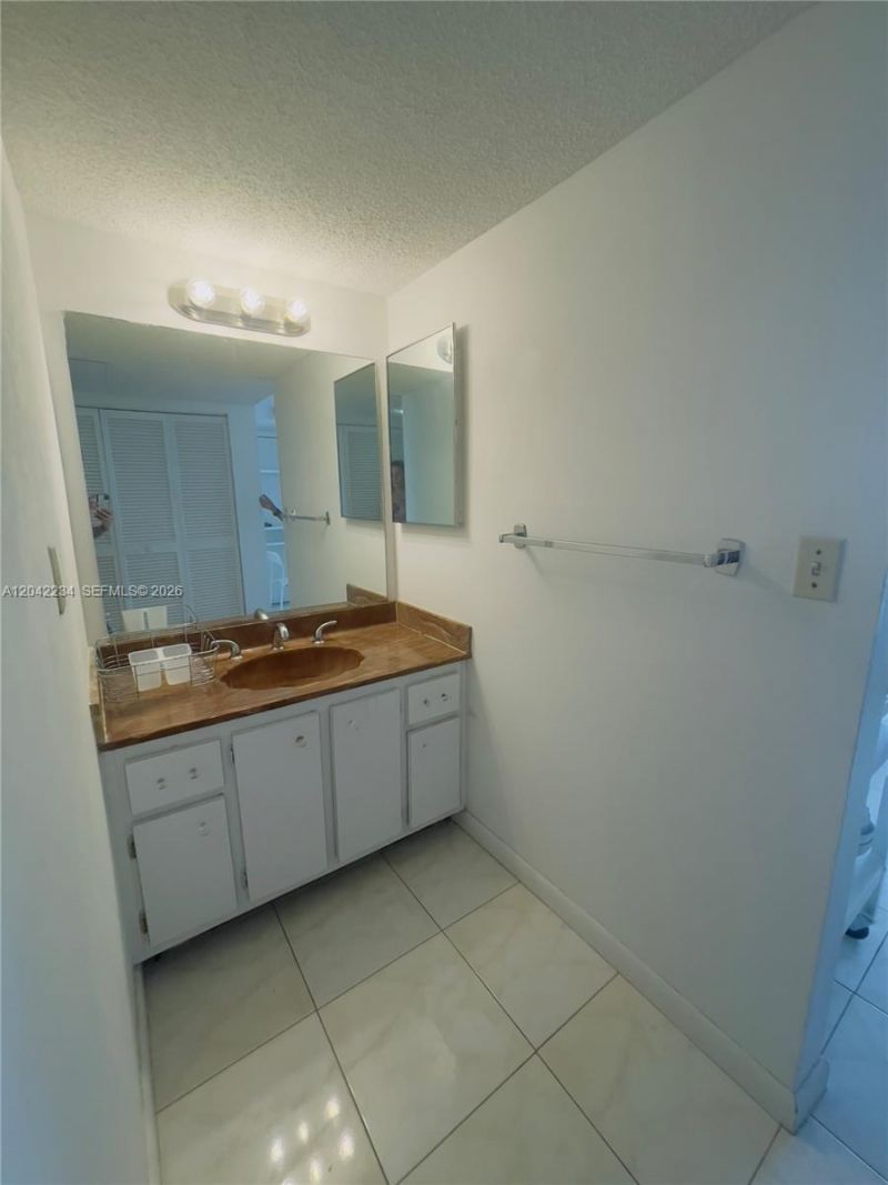 11111 Biscayne Blvd , Unit 7E (716), Miami, FL 33181 Photo