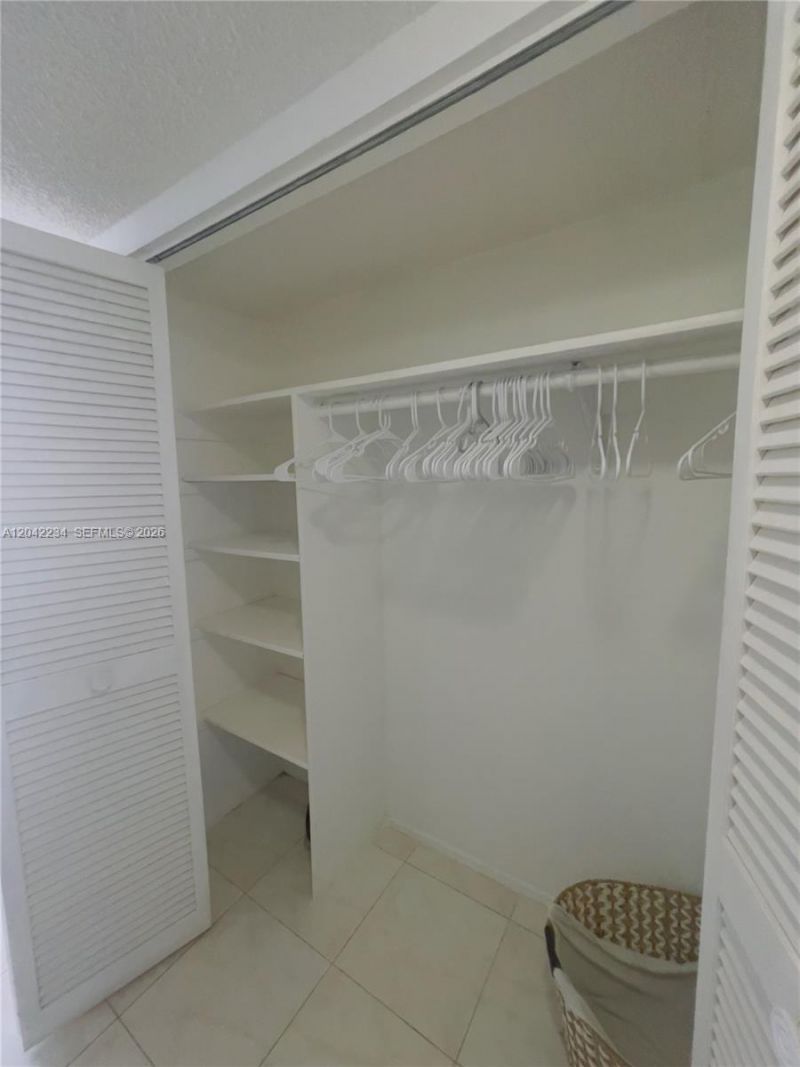 11111 Biscayne Blvd , Unit 7E (716), Miami, FL 33181 Photo
