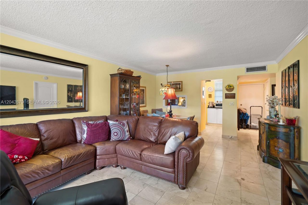 2851 Leonard Dr, Unit J210, Aventura, FL 33160 Photo