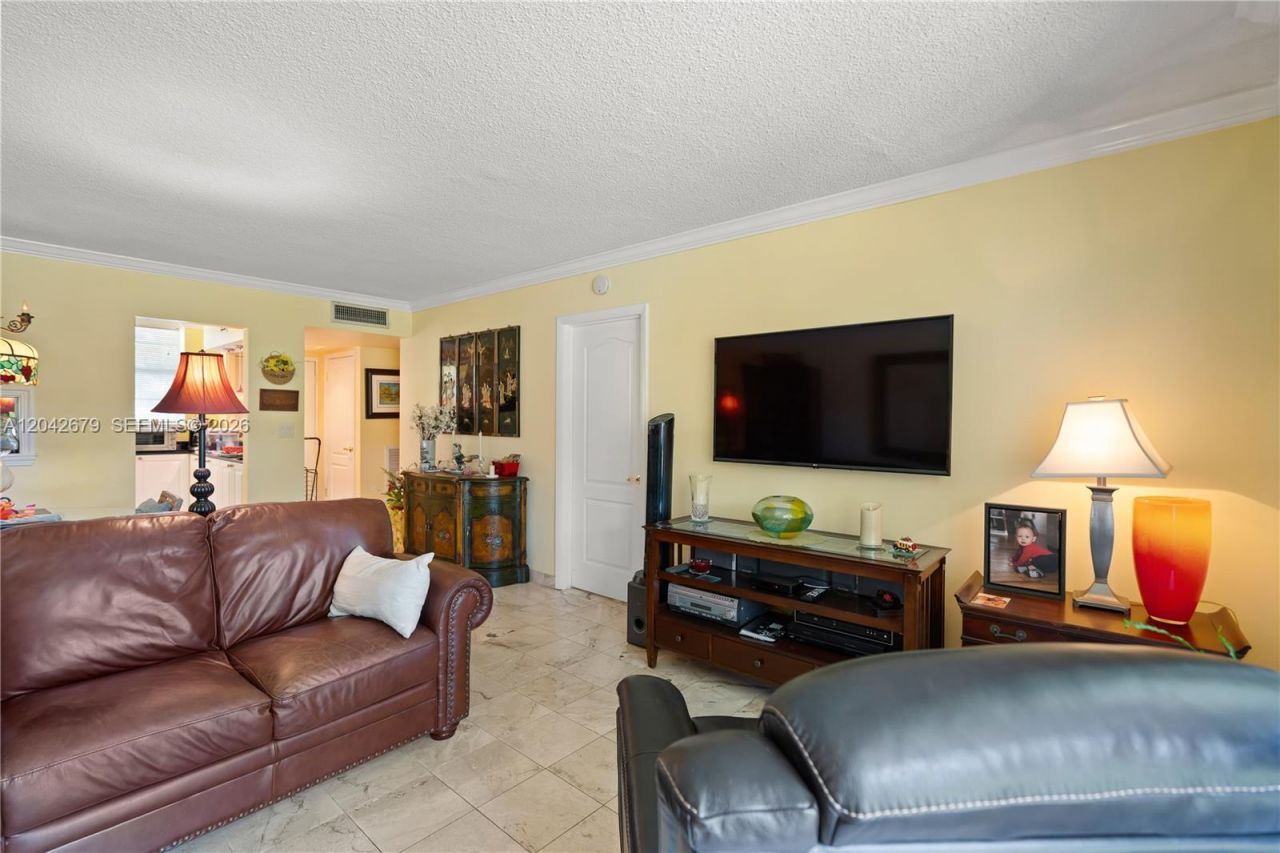 2851 Leonard Dr, Unit J210, Aventura, FL 33160 Photo