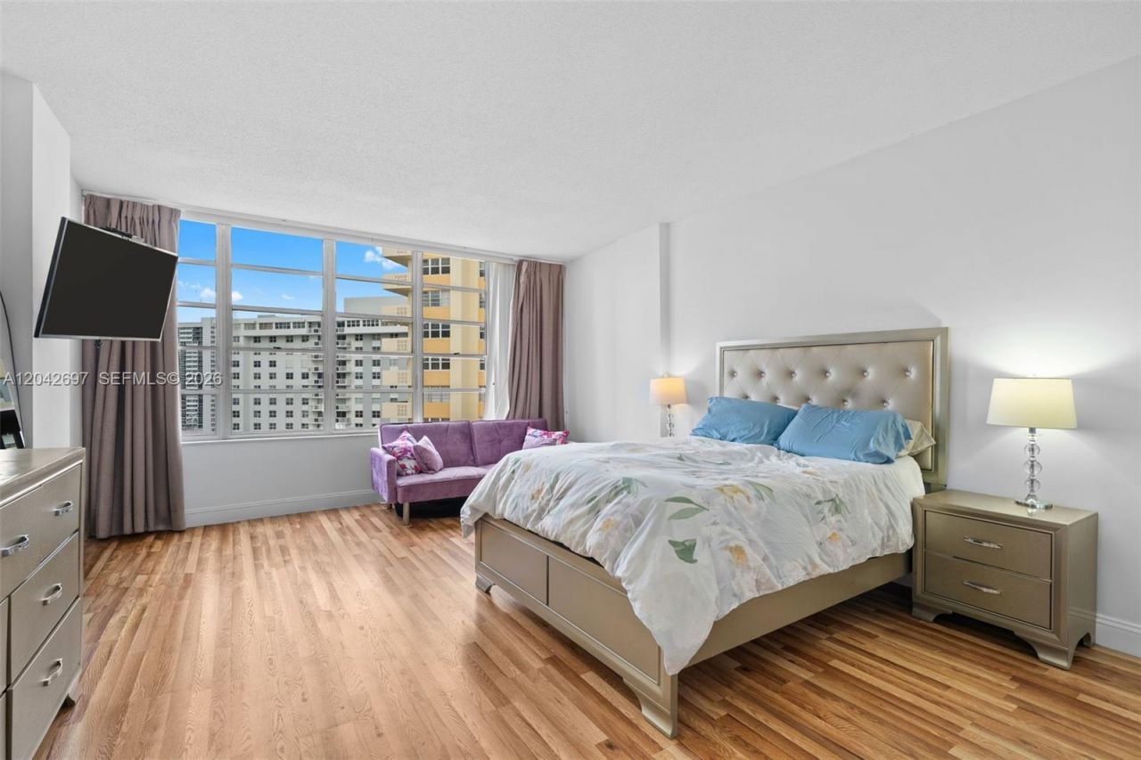 1817 S Ocean Dr, Unit PH28, Hallandale Beach, FL 33009 Photo
