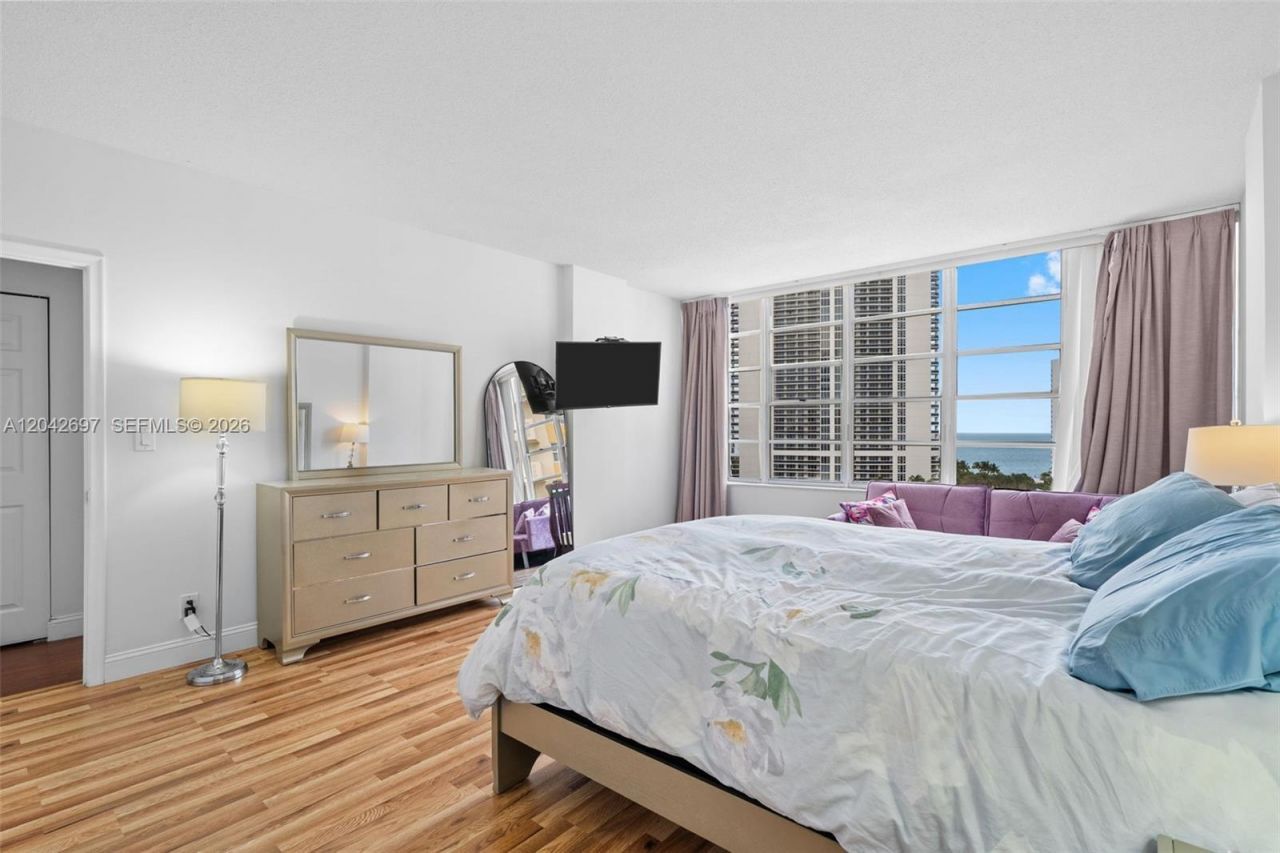 1817 S Ocean Dr, Unit PH28, Hallandale Beach, FL 33009 Photo