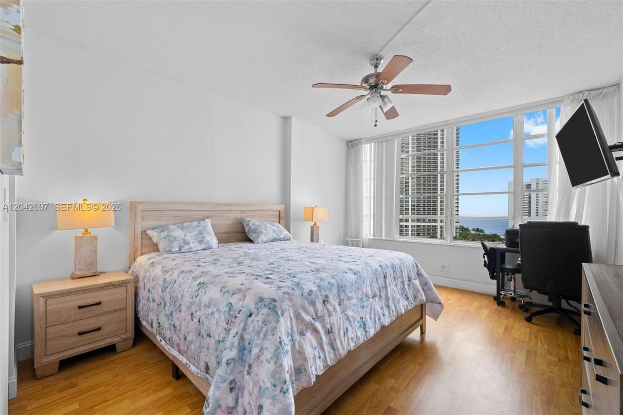 1817 S Ocean Dr, Unit PH28, Hallandale Beach, FL 33009 Photo