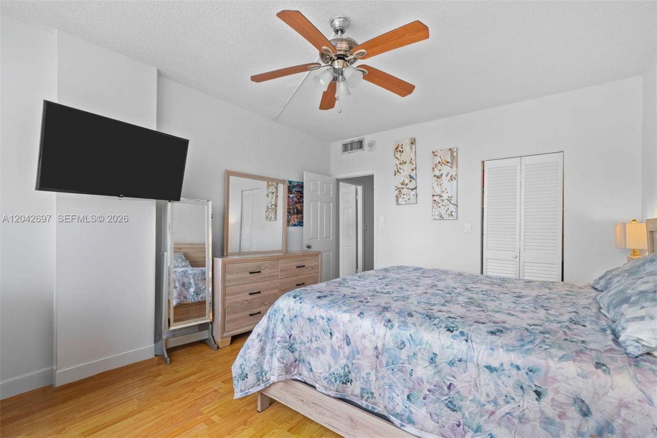 1817 S Ocean Dr, Unit PH28, Hallandale Beach, FL 33009 Photo