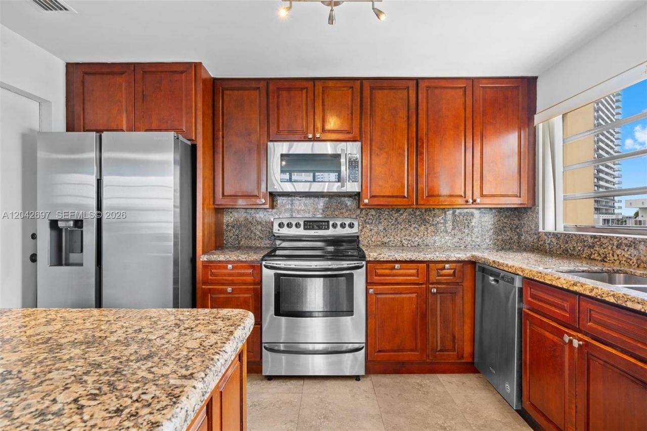 1817 S Ocean Dr, Unit PH28, Hallandale Beach, FL 33009 Photo