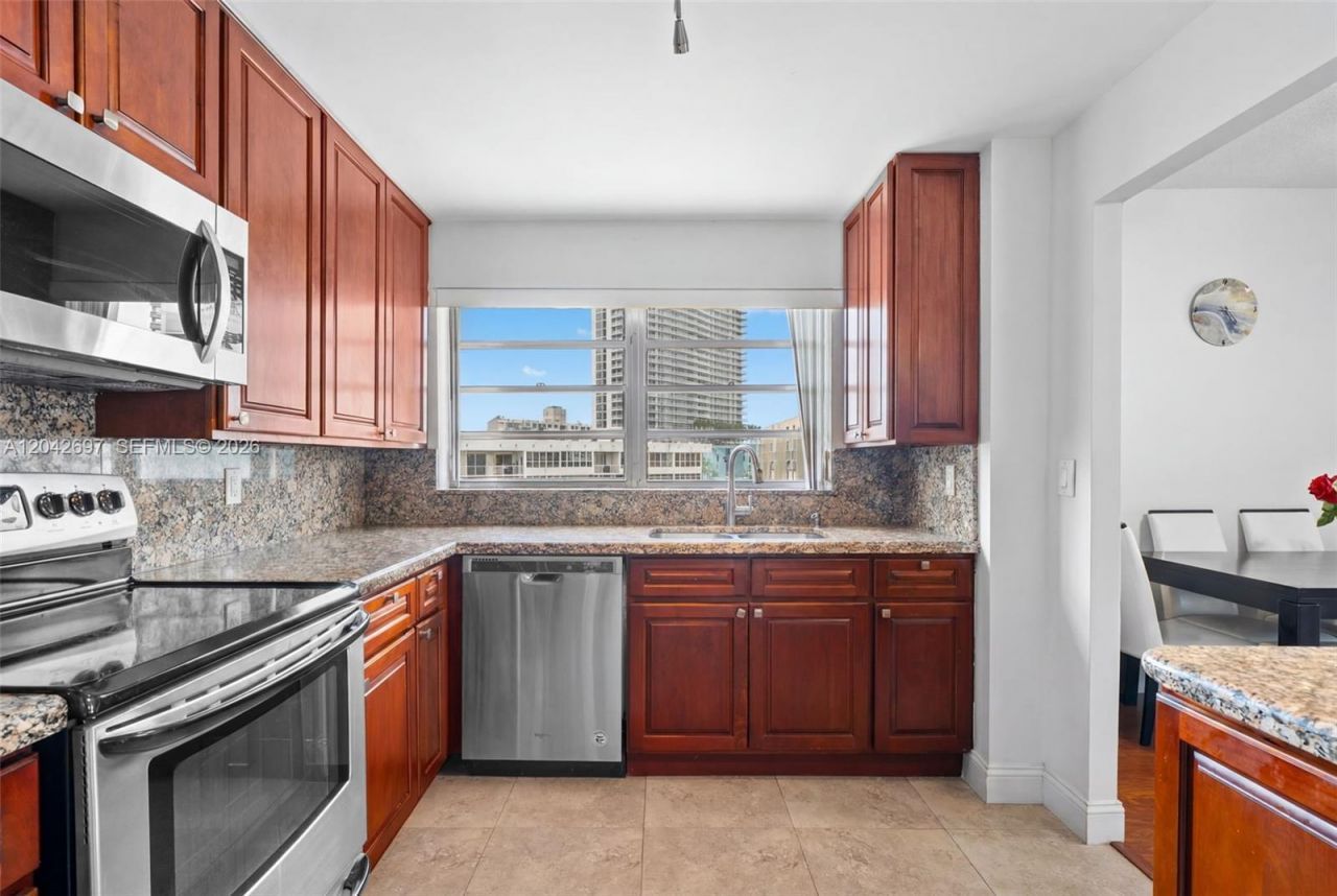 1817 S Ocean Dr, Unit PH28, Hallandale Beach, FL 33009 Photo