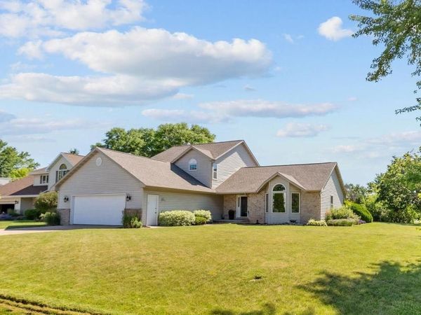 3040 PARK LAWN COURT, Appleton, WI 54911