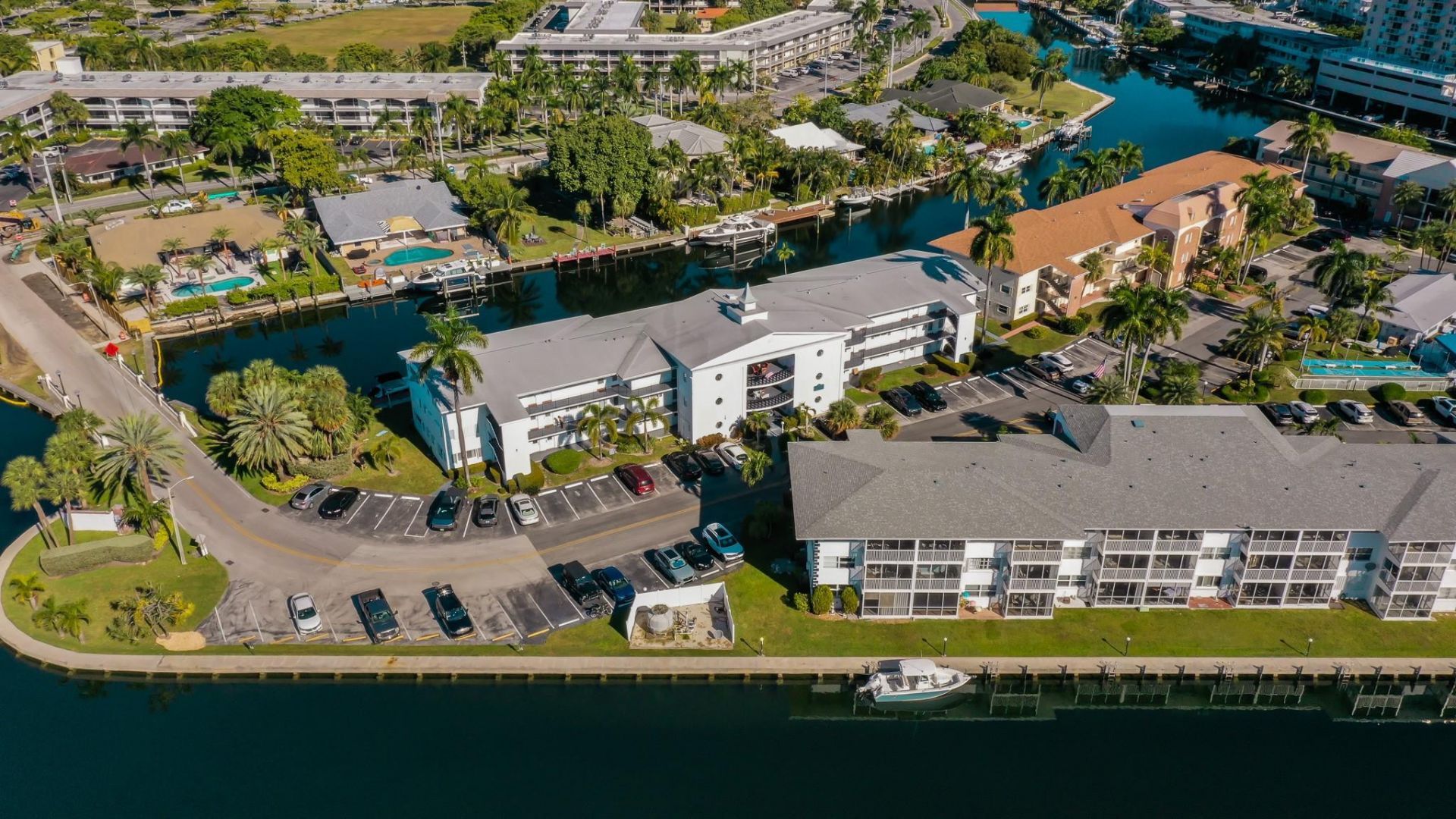 450 Paradise Isle Boulevard, Hallandale Beach, FL 33009 Photo