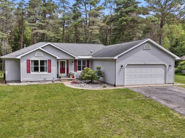 8150 Carriage Lane, Canadian Lakes, MI 49346
