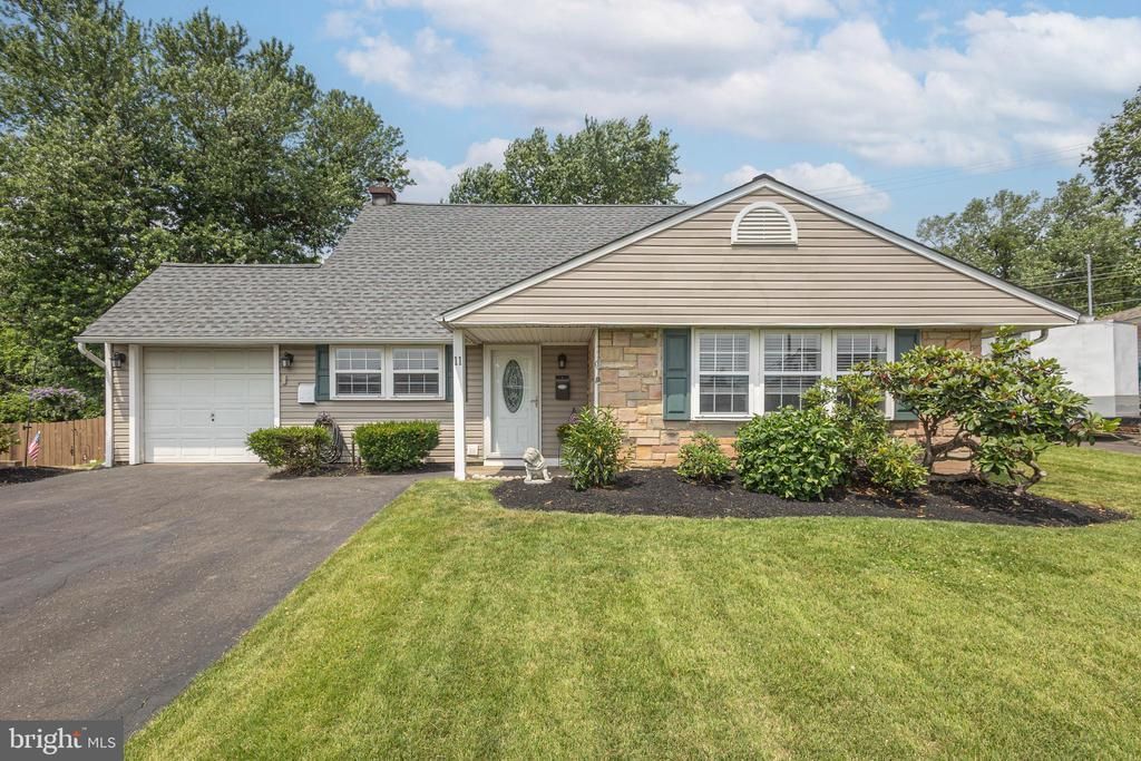 11 HIGH ROAD , LEVITTOWN, PA 19056