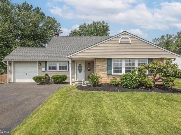 11 HIGH ROAD, LEVITTOWN, PA 19056