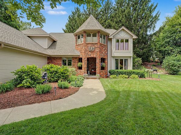 9618 Alpine Drive, Urbandale, IA 50322
