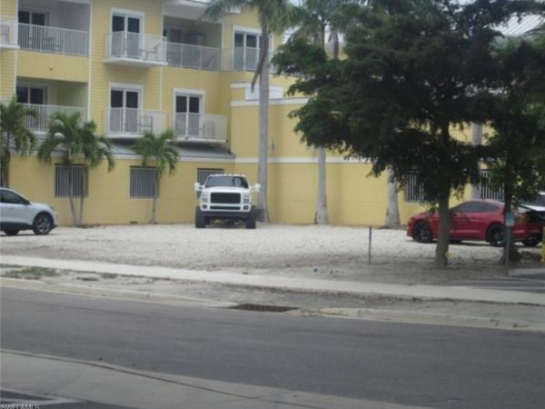 1025 2nd ST, FORT MYERS BEACH, FL 33931