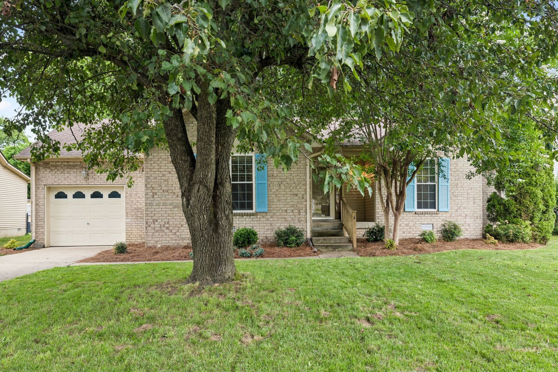 2132 Riverway Dr, Old Hickory, TN 37138 Main Photo