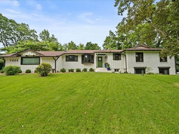 7405 E Gregory Boulevard, Kansas City, MO 64133