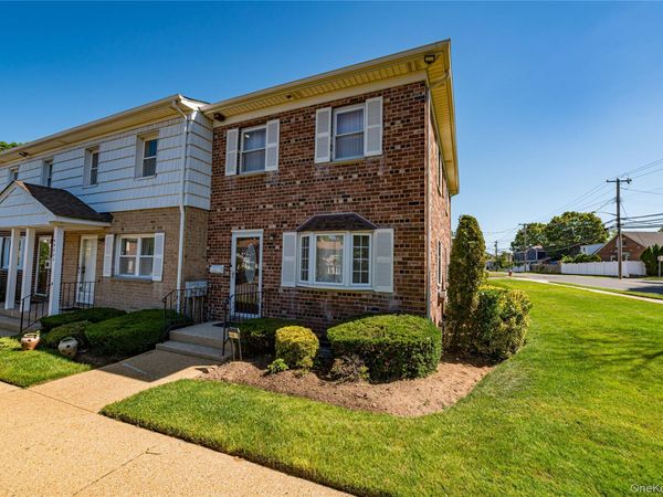 446 N Corona Avenue , Valley Stream, NY 11580