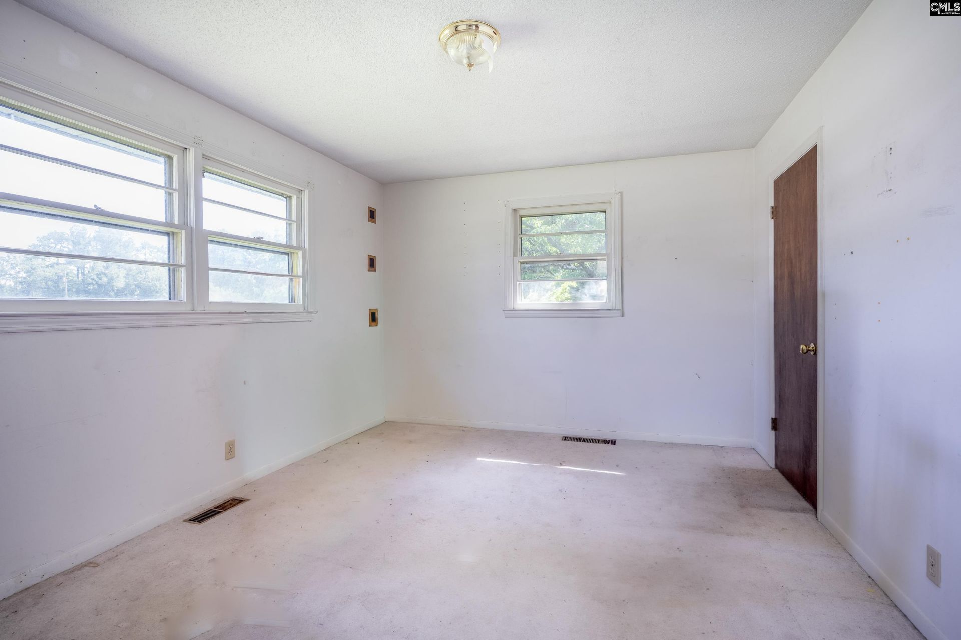 8543 North Road  Photo 13