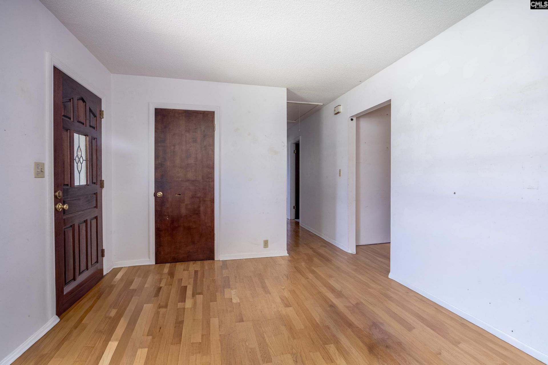 8543 North Road  Photo 4