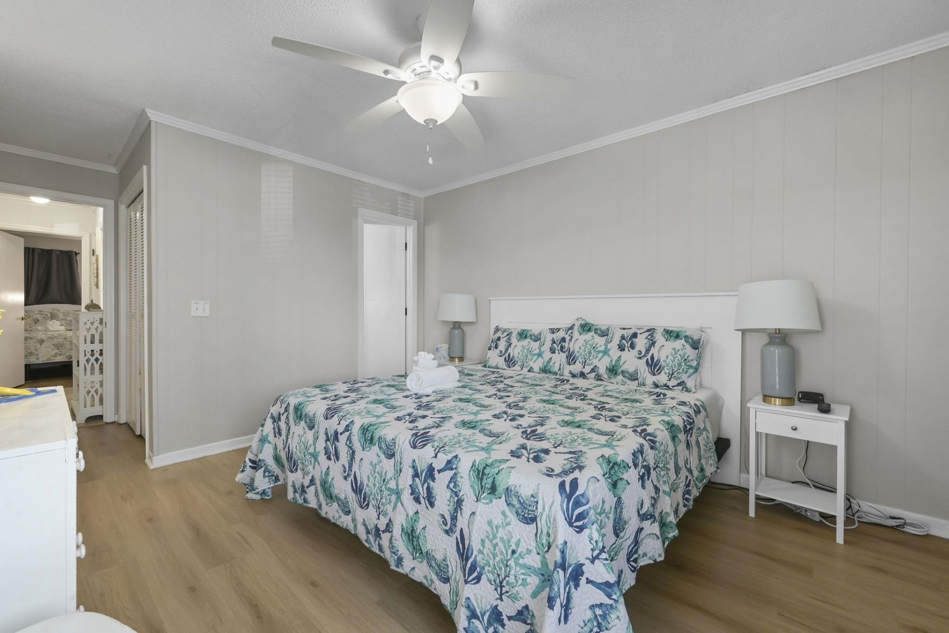 9520 Shore Dr. Photo 24