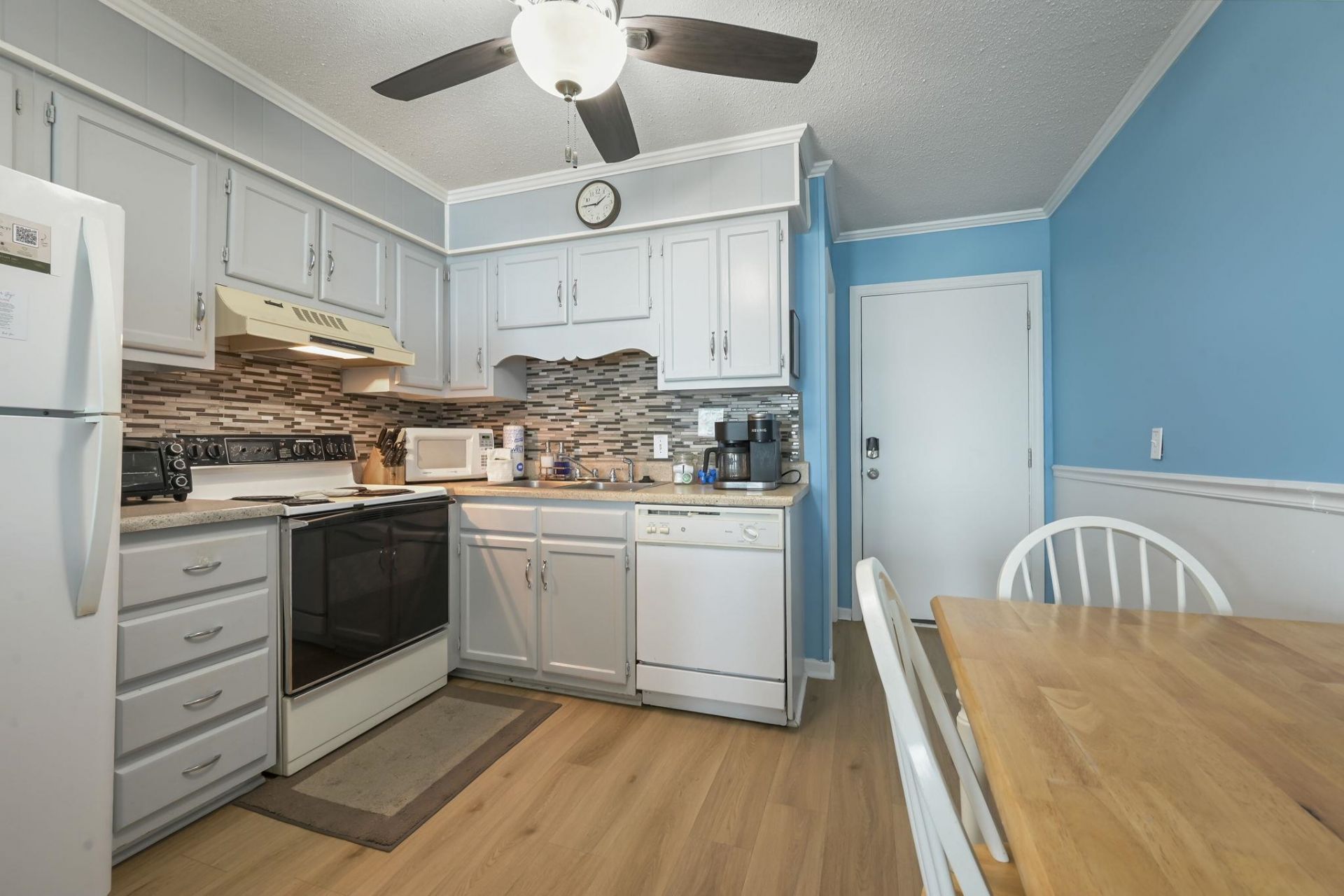 9520 Shore Dr. Photo 6