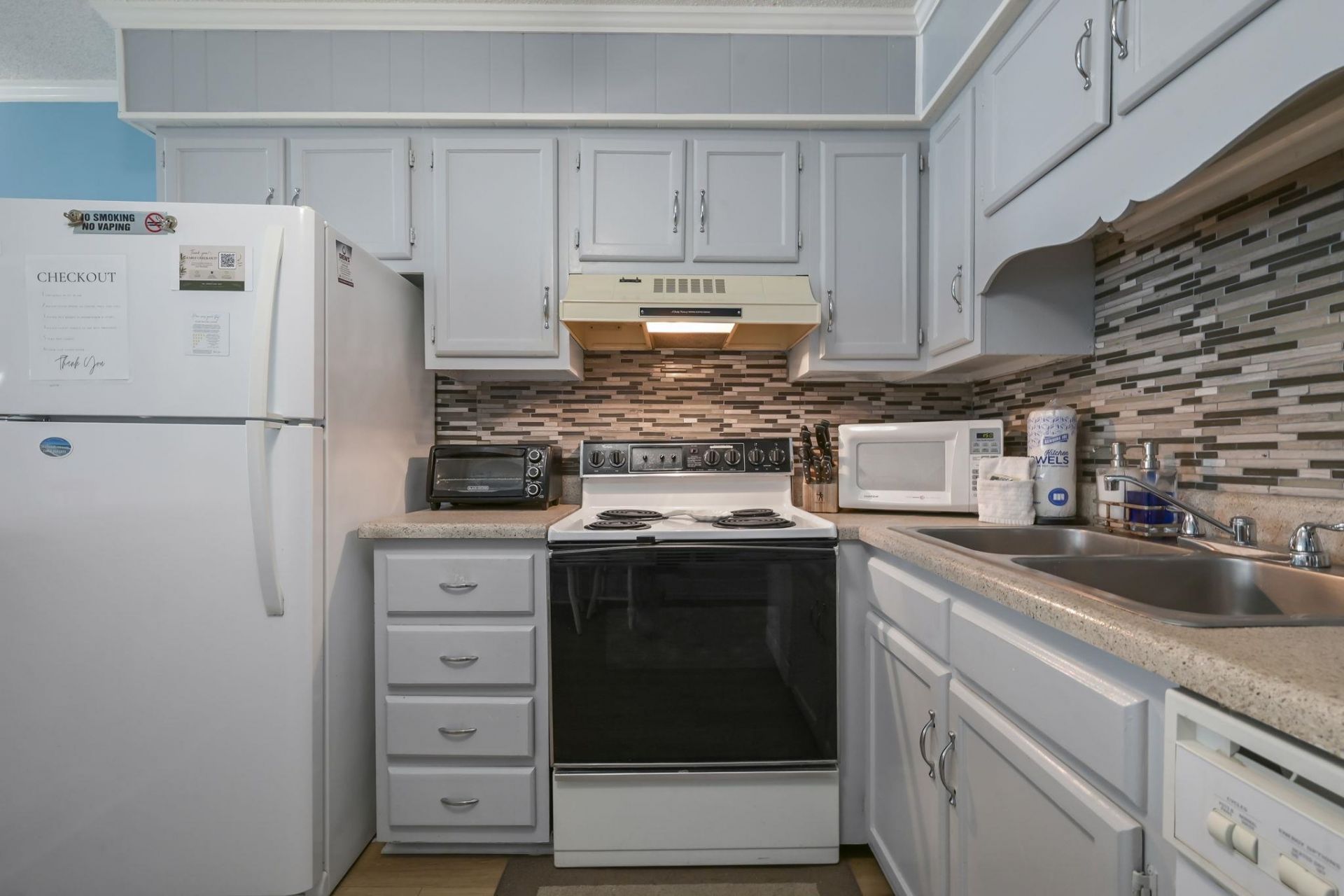 9520 Shore Dr. Photo 8