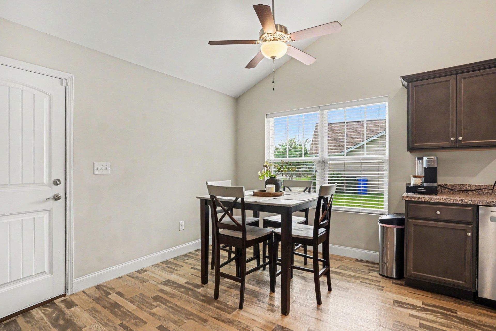 3468 Holly Loop Photo 10