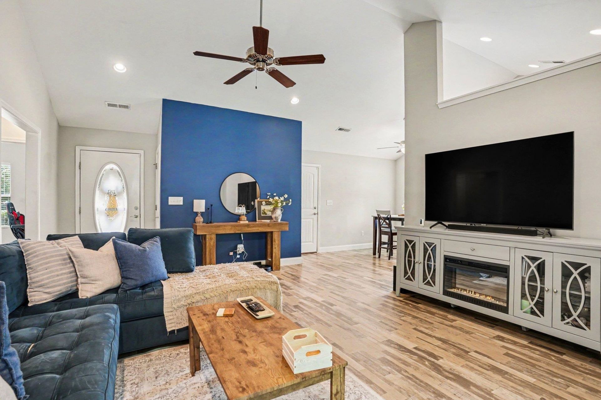 3468 Holly Loop Photo 6