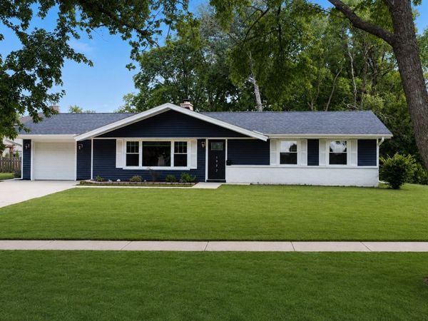 1927 Warwick Lane , Schaumburg, IL 60193