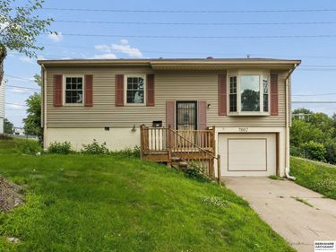 7802 Emiline Street, La Vista, NE 68128