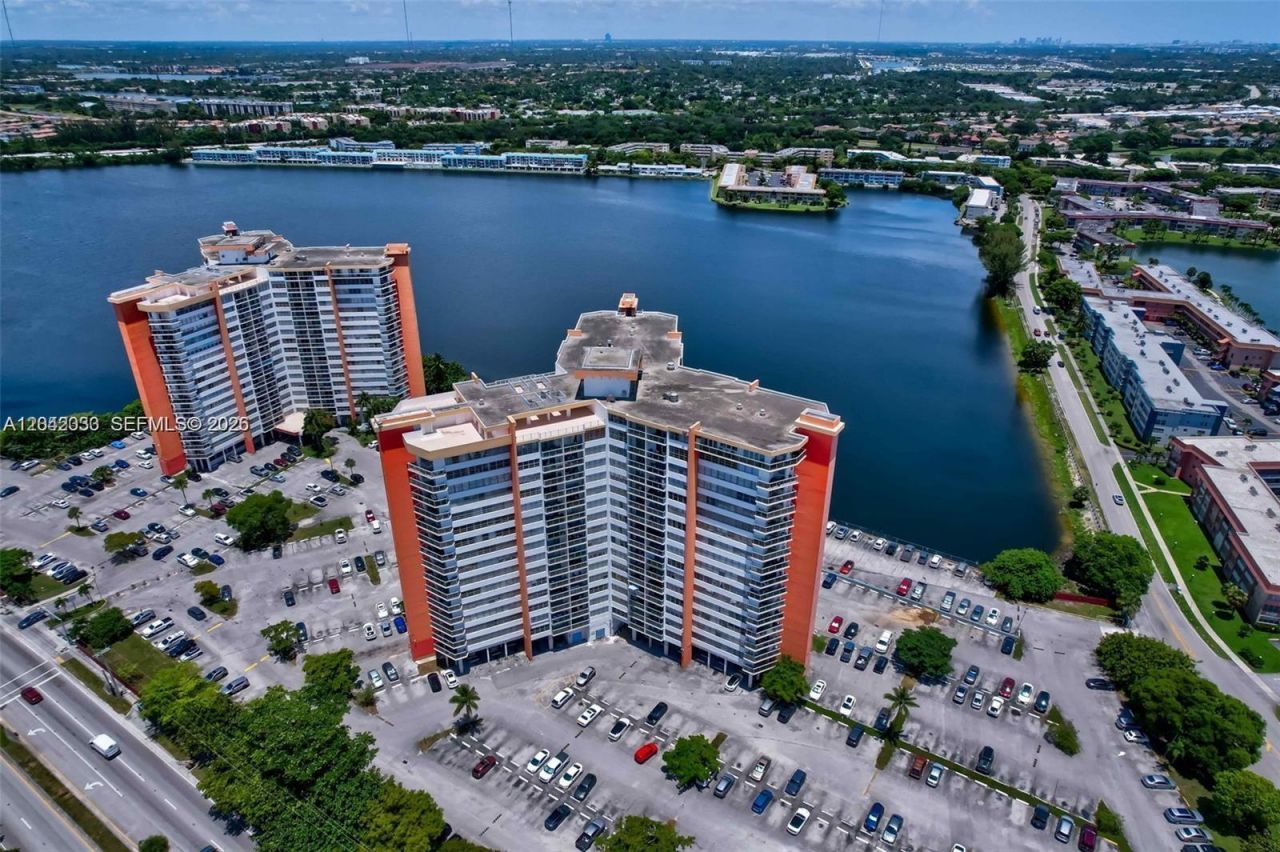 1351 NE Miami Gardens Dr , Unit 222E, Miami, FL 33179 Photo