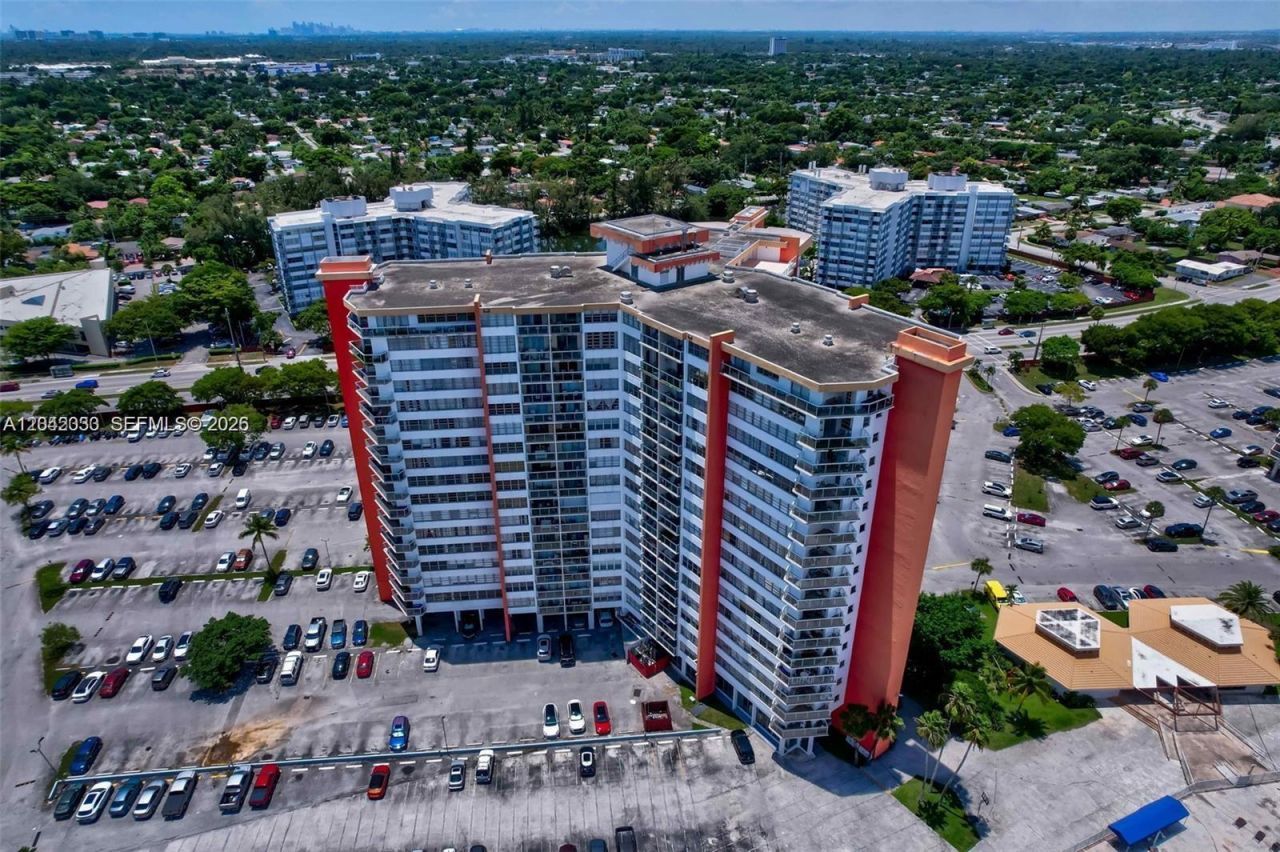 1351 NE Miami Gardens Dr , Unit 222E, Miami, FL 33179 Photo