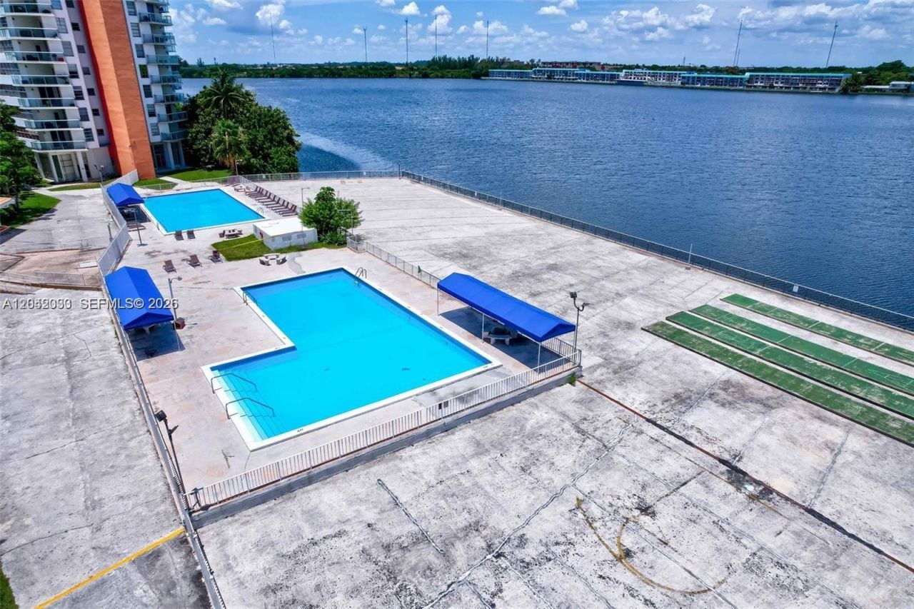 1351 NE Miami Gardens Dr , Unit 222E, Miami, FL 33179 Photo
