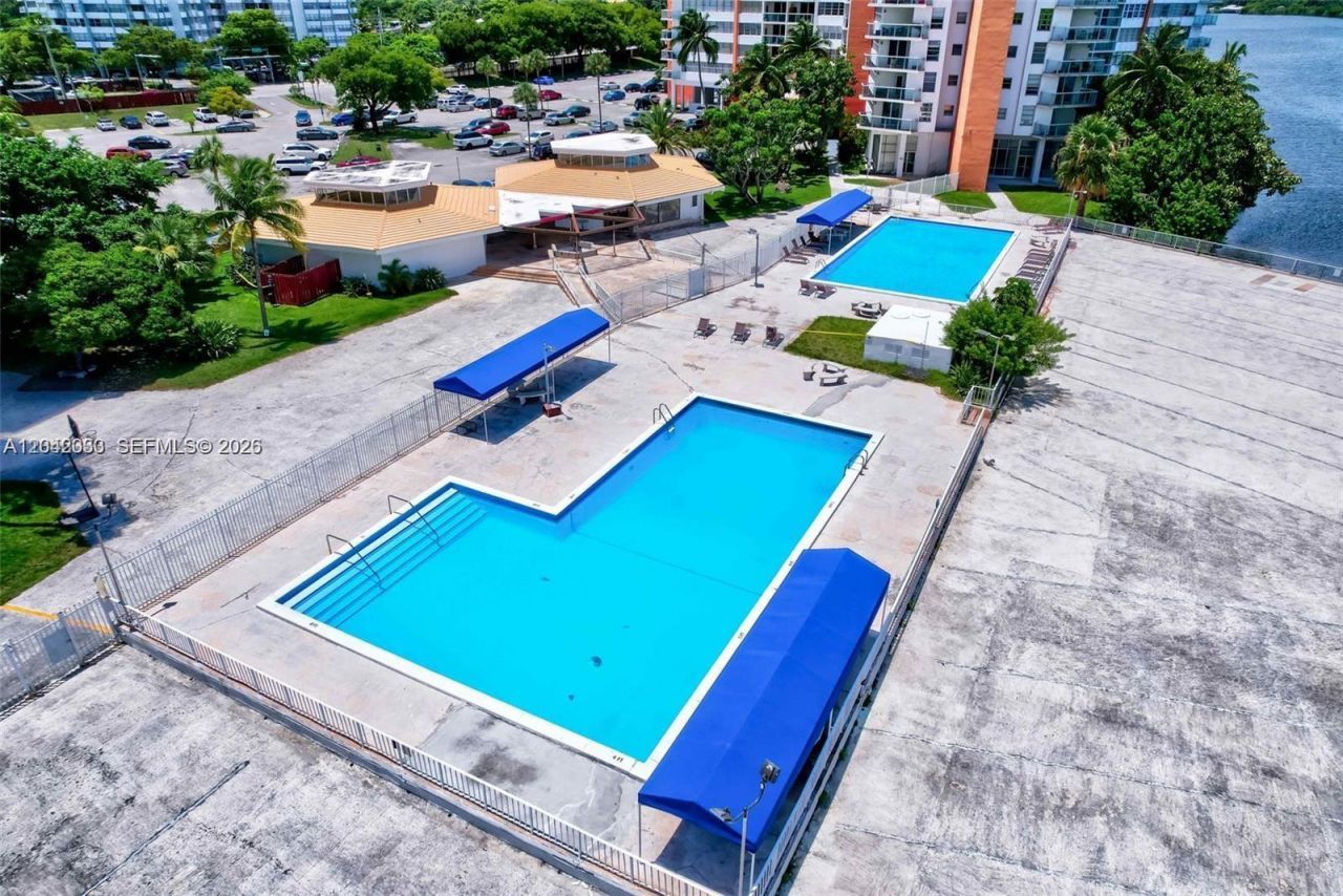 1351 NE Miami Gardens Dr , Unit 222E, Miami, FL 33179 Photo