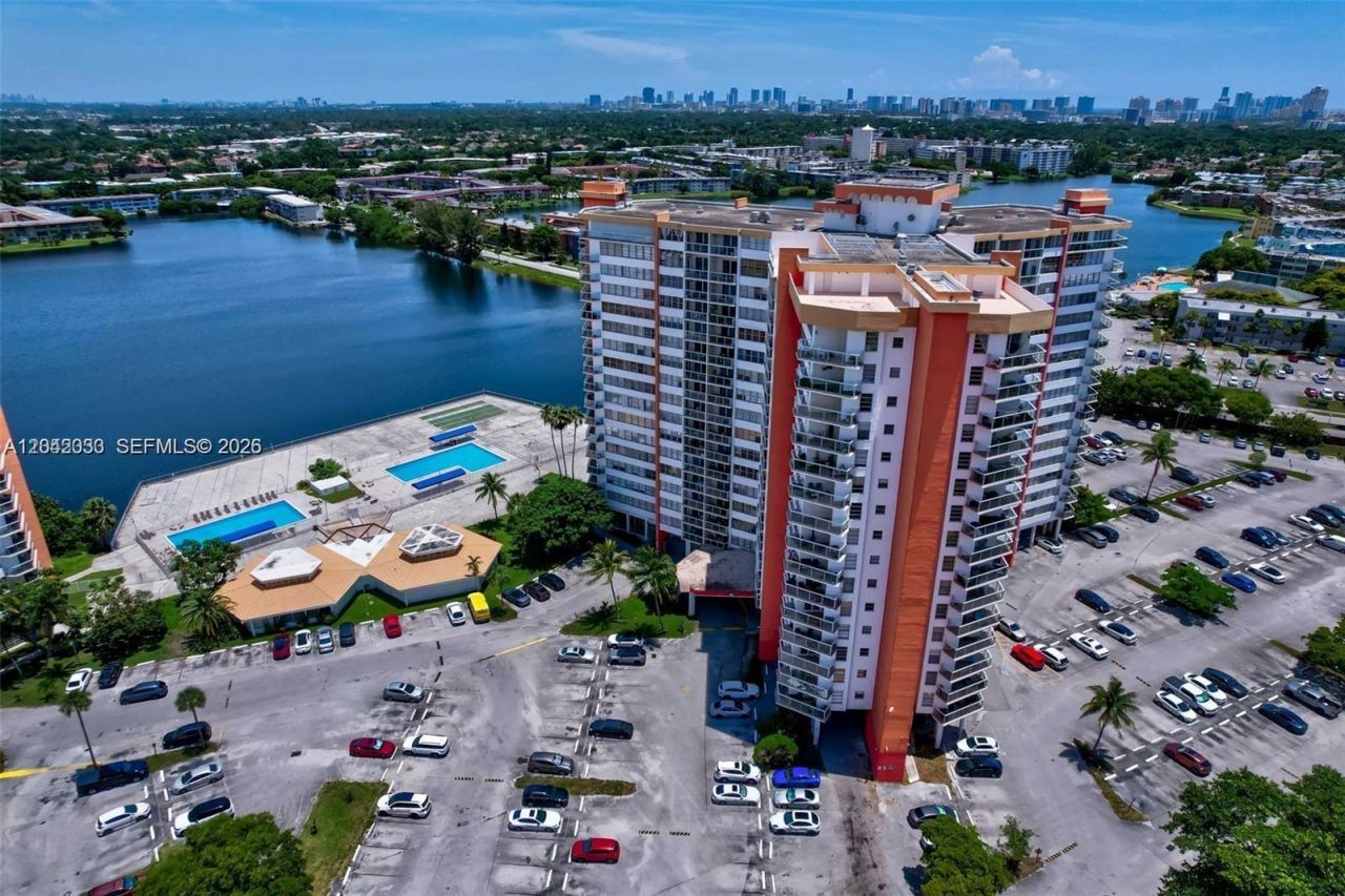 1351 NE Miami Gardens Dr , Unit 222E, Miami, FL 33179 Photo