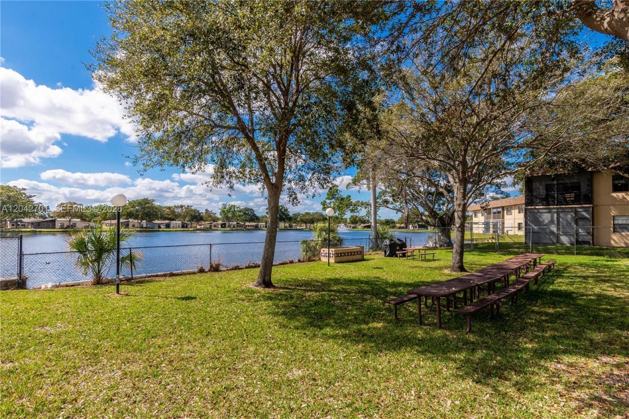300 Berkley Rd , Unit 103, Hollywood, FL 33024 Photo