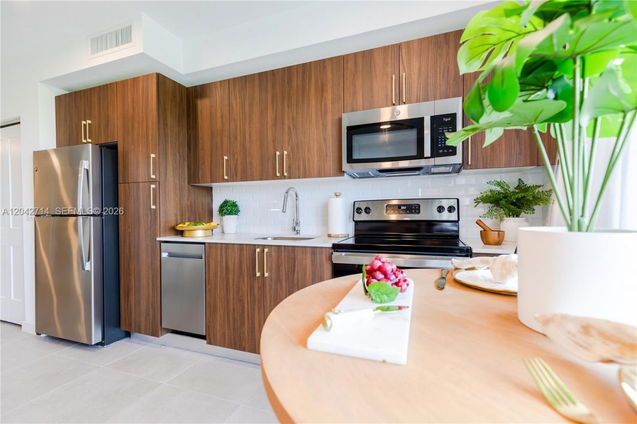 1005 Spring Garden Rd , Unit 433, Miami, FL 33136 Photo
