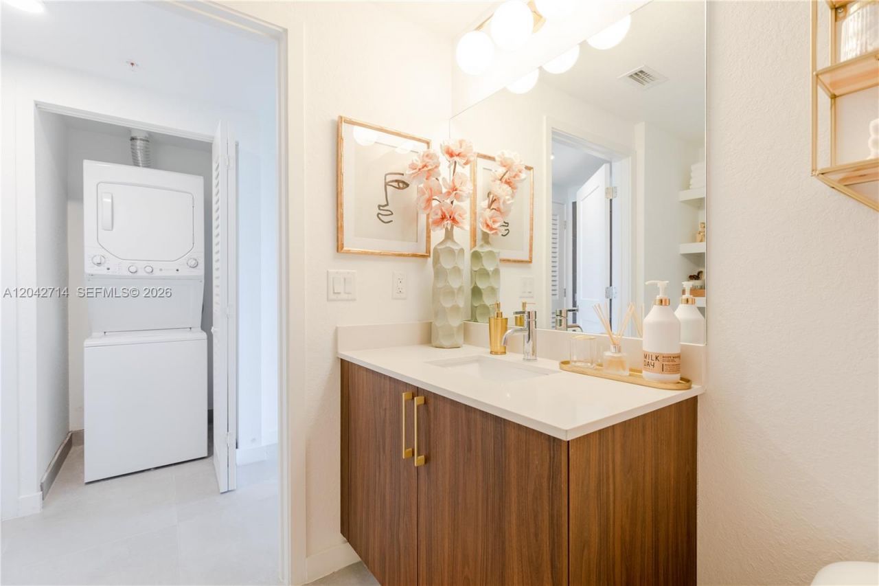 1005 Spring Garden Rd , Unit 433, Miami, FL 33136 Photo