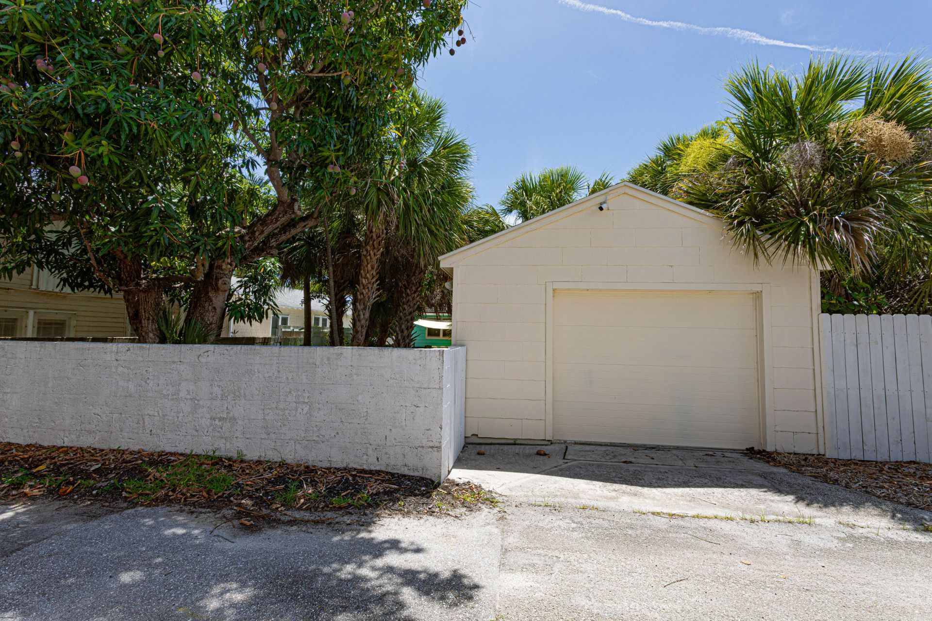 305 N Lakeside Drive, Lake Worth Beach, FL 33460 Photo