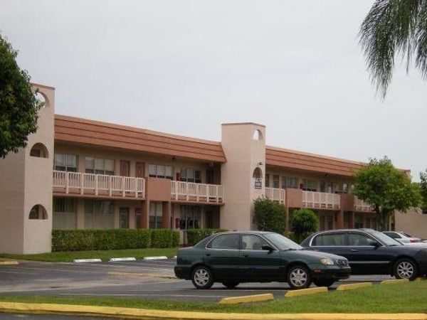 9101 Sunrise Lakes Boulevard, Unit 206, Sunrise, FL 33322