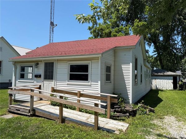 117 S Grant Street , Litchfield, IL 62056