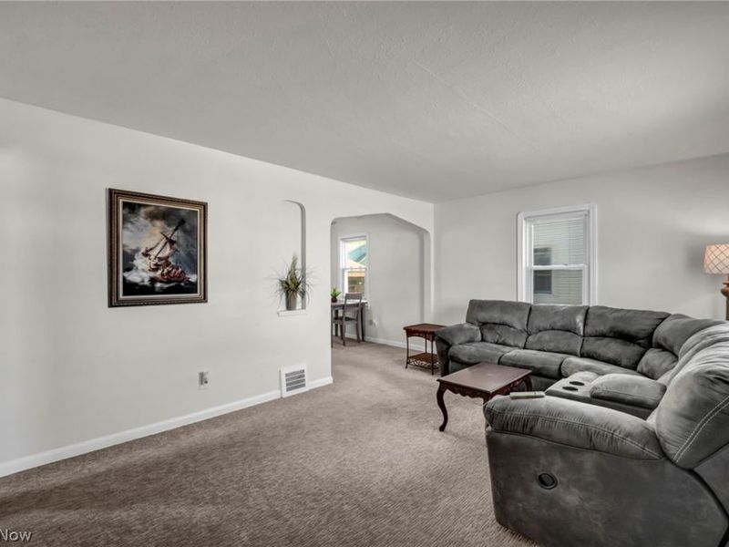424 E 326th Street, Willowick, OH 44095 Photo 2