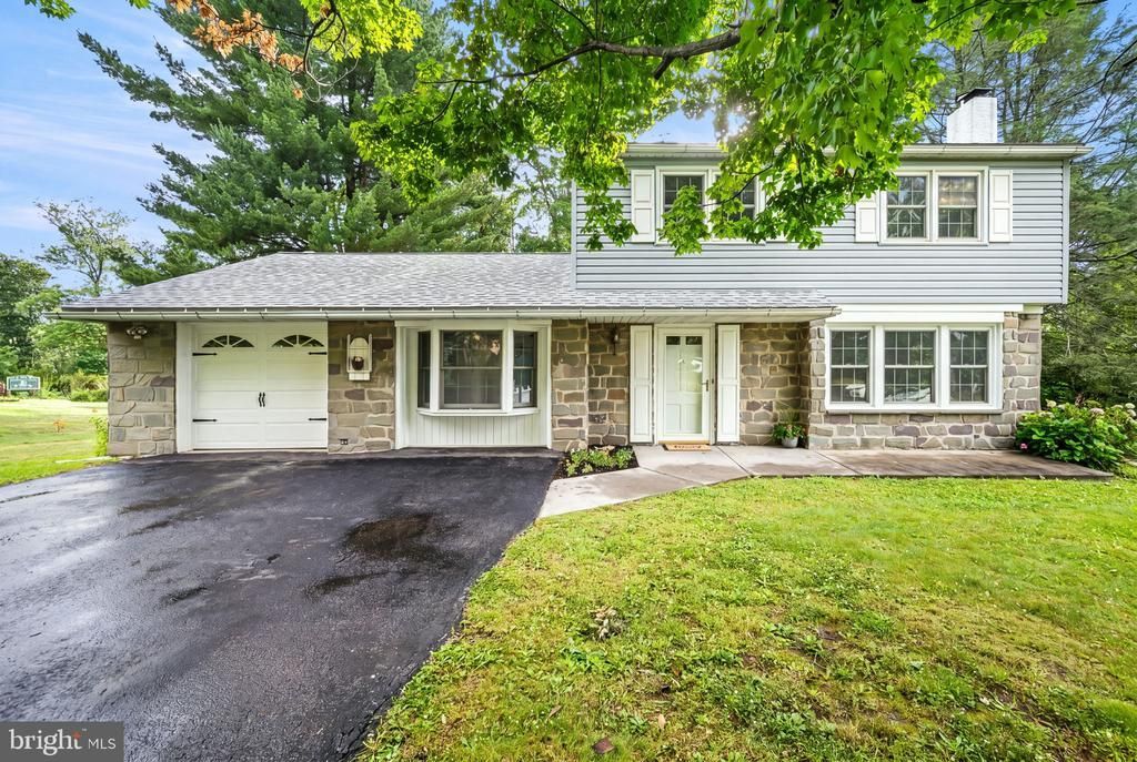 2113 ROBIN LANE , POTTSTOWN, PA 19465