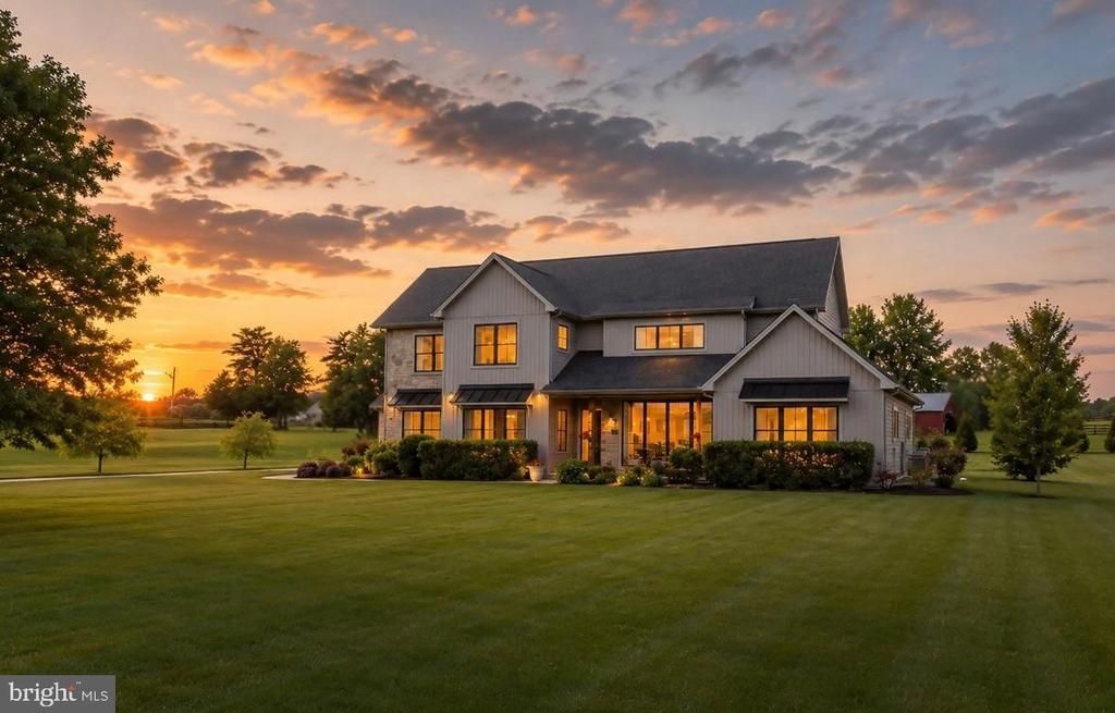4 WALTON DRIVE, CARLISLE, PA 17015
