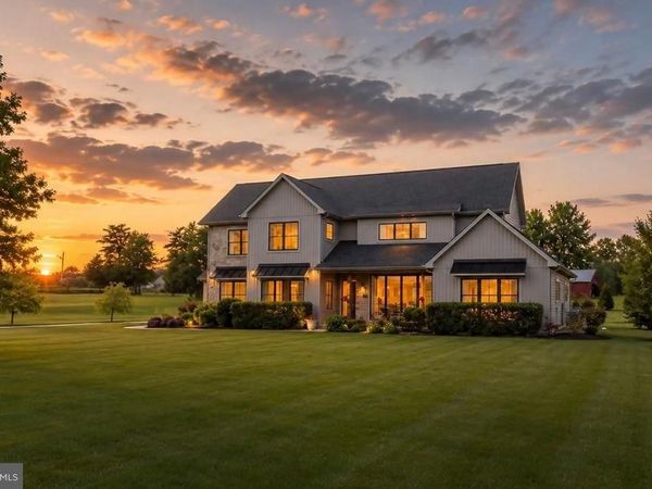 4 WALTON DRIVE, CARLISLE, PA 17015